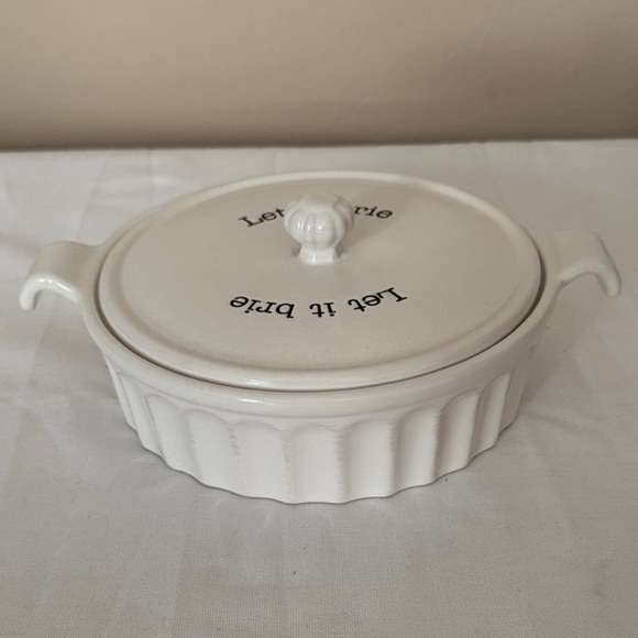 Mud Pie “| Let It Brie” Ceramic Brie Baker with Cheese Spreader - Picture 2 of 8